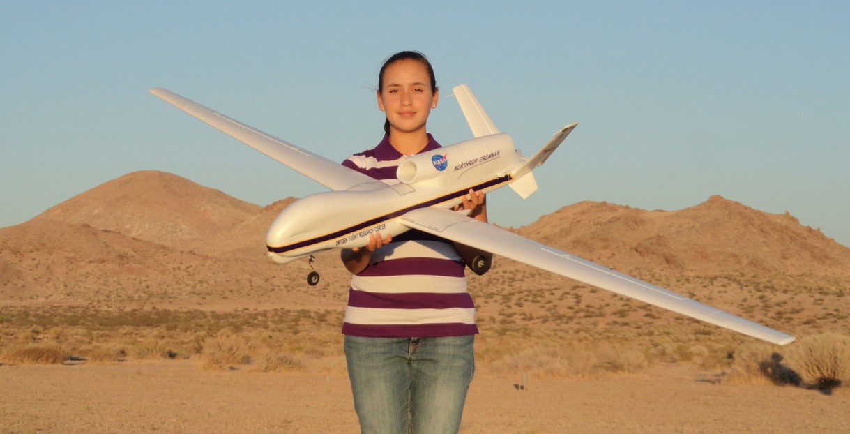 Global Hawk drone aircraft 2 m wingspan device lar